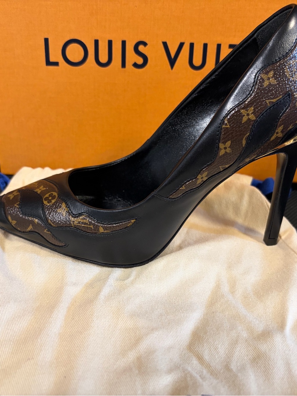 Louis Vuitton Black/Brown Monogram Pointed Toe Stiletto Heels - Picture 4 of 16